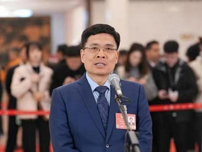 全國人大代表周云杰：要么與AI同進(jìn)化，要么被AI邊緣化